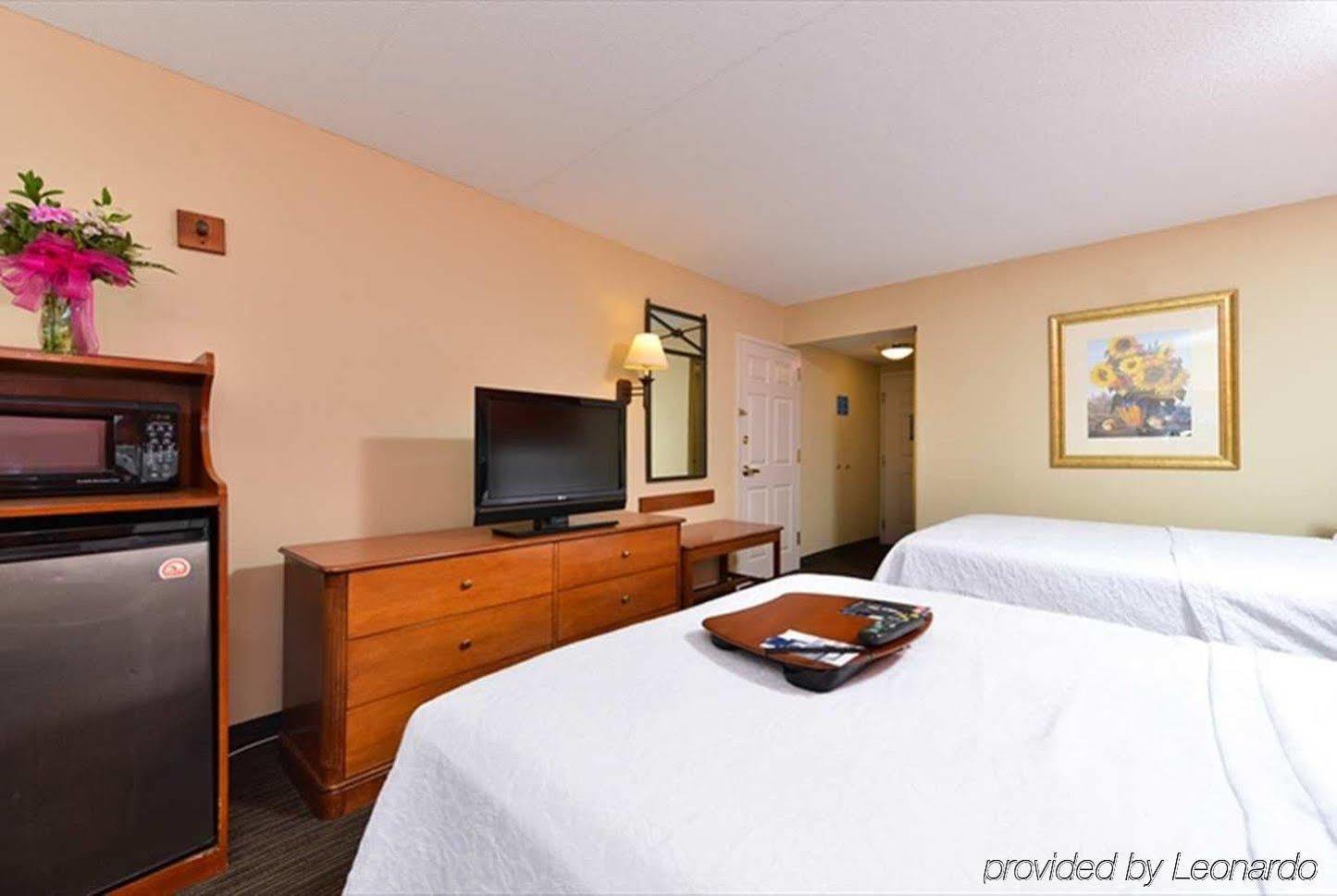 Hampton Inn Swedesboro Philadelphia Exterior photo